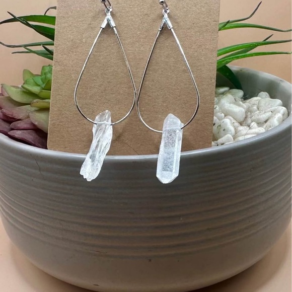 4 pack of earrings! - Picture 3 of 5